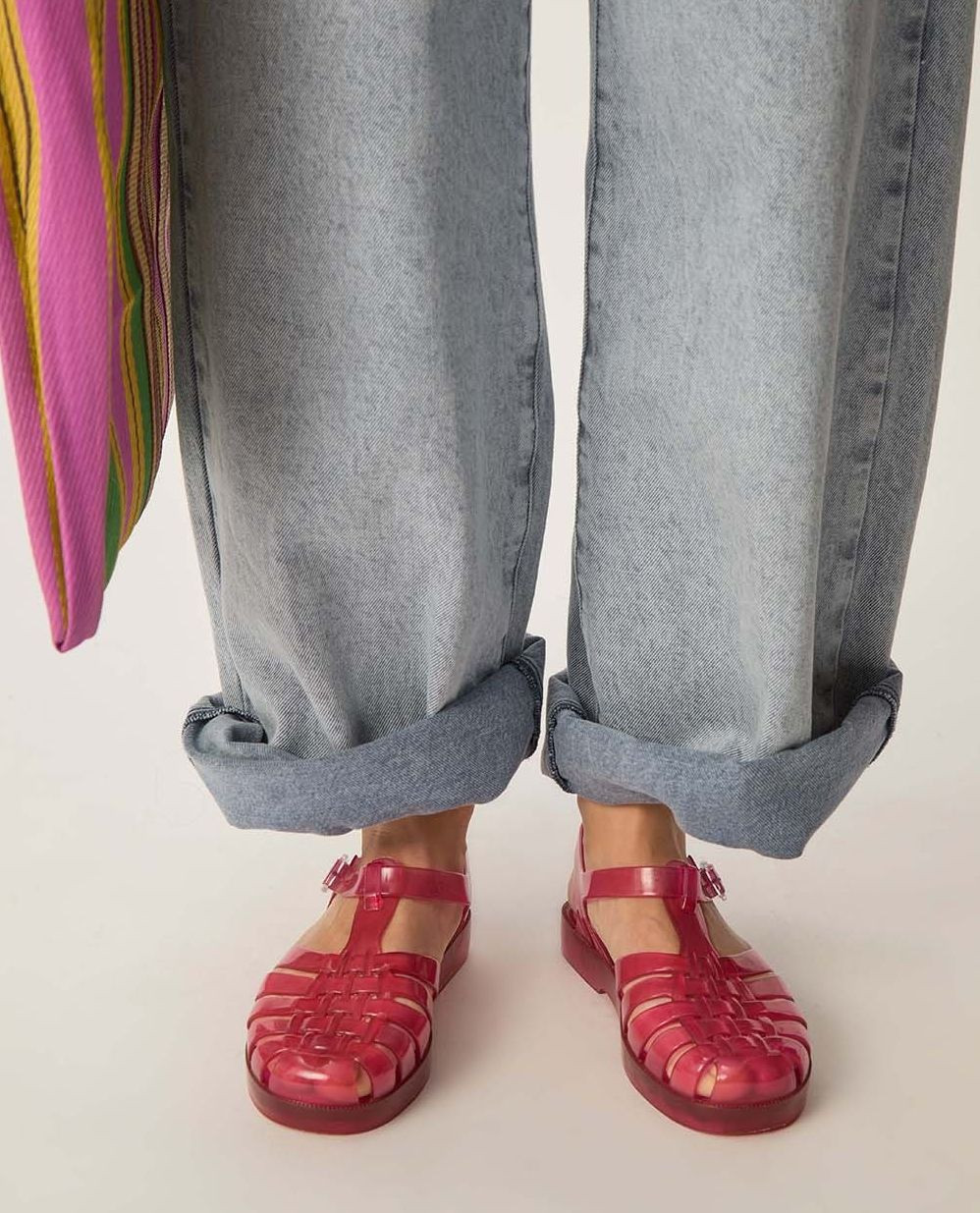 Instagram post with the caption: Dans notre vestiaire d'été, il y a les sandales iconiques Meliss...
