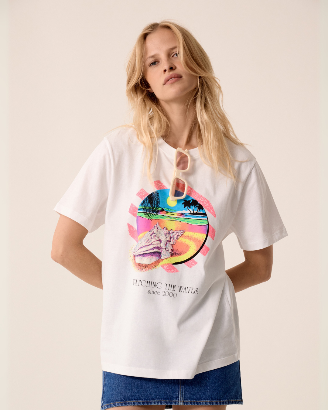 Instagram post with the caption: Trouvez le t-shirt qui correspond à votre mood du jour. ✨️⁠
⁠
🌎...